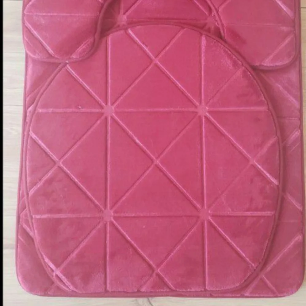 3 PIECES EMBOSSED FLANNEL BATH SET